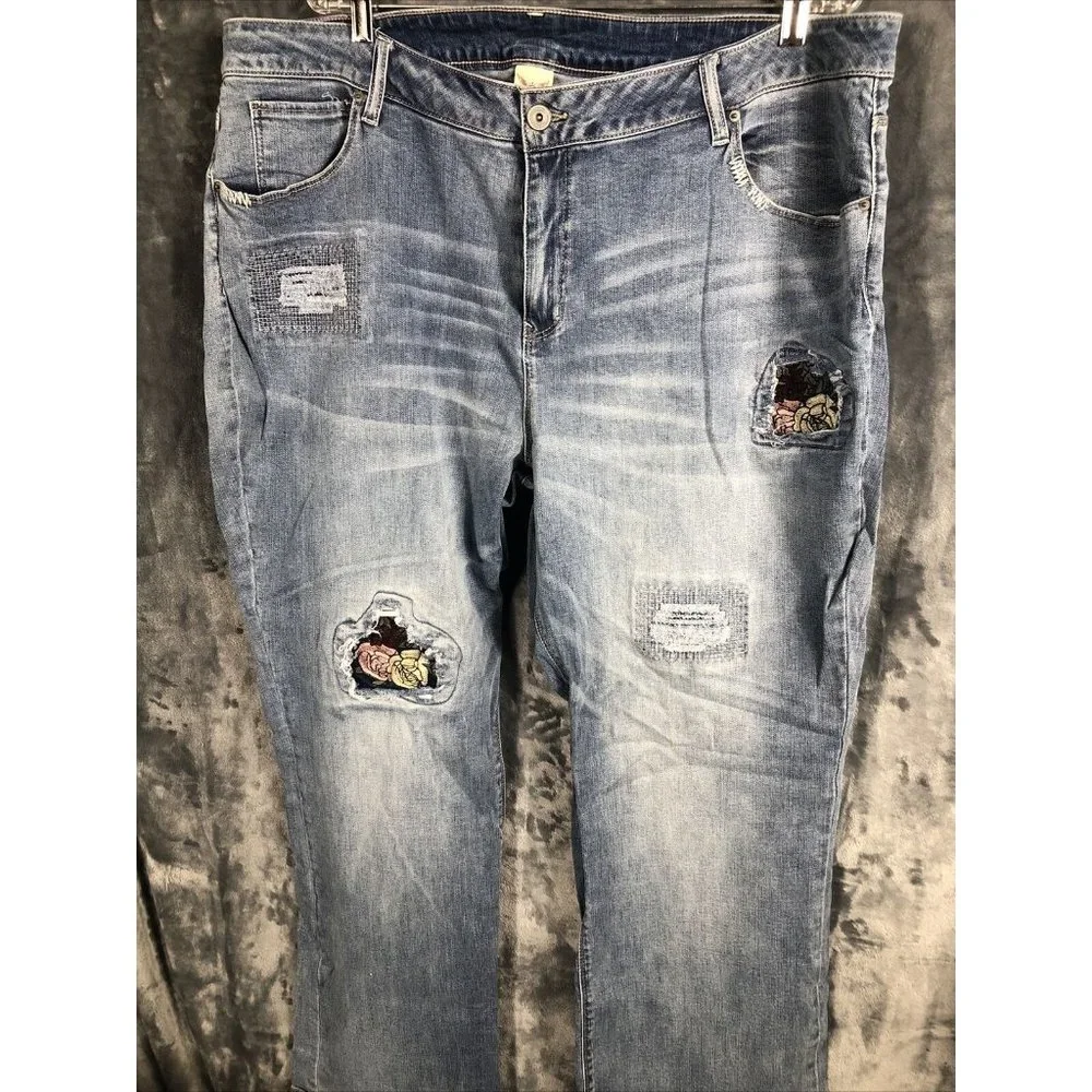 Women’s Jeans Size 24 Distressed Stretch Patches And Roses - Picture 2 of 10